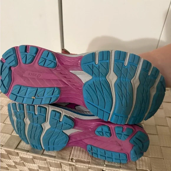 ASICS Women's GT 2000’s - Picture 2 of 4